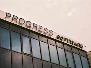 Lichtreclame op gevel